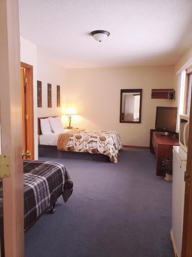North Ironwood Acres - Black River Lodge Екстер'єр фото